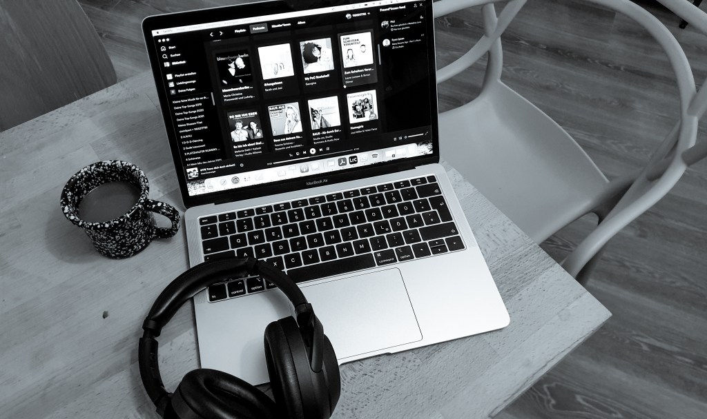 Ohren gespitzt: Meine aktuellen Lieblingspodcasts
